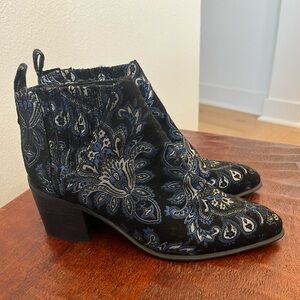Jeffrey Campbell Viggo Brocade Dark Floral Edwardian Chunky Heel Booties Sz 10